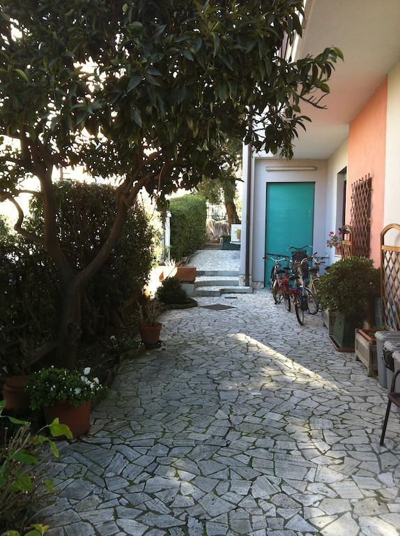 Hotel Villa Gloria Varraze Exterior foto